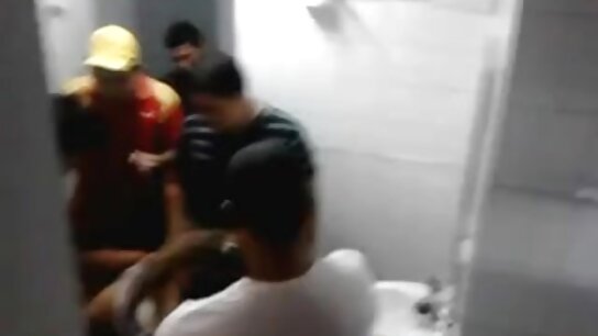 سبزه با الاغ دور فیل ...